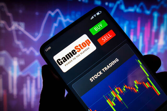 Gamestop NFT Daily Fee Income Falls Below $4,000 As Market Meltdown Spreads